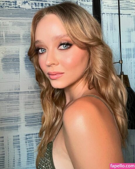 Madeleine Arthur onlyfans lesk