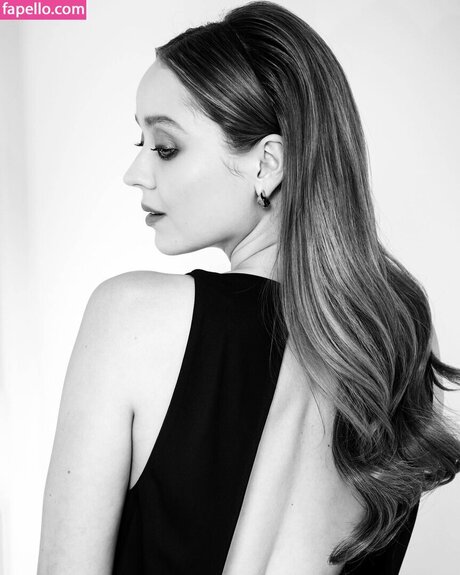 Madeleine Arthur onlyfans leaked photos