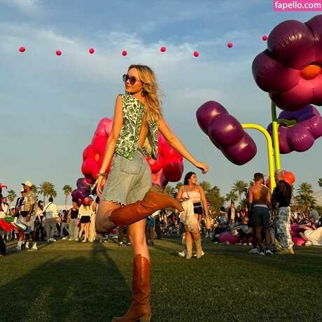 Madeleine Arthur onlyfans nude leaked