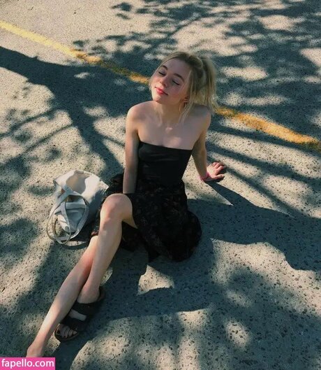 Taylor Hickson topless onlyfans