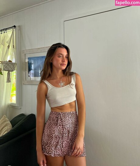 Hannah Meloche onlyfans striptease