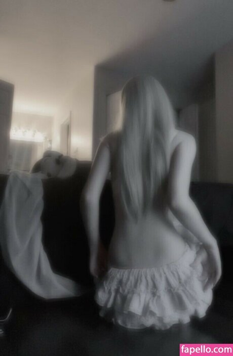 veildose onlyfans topless