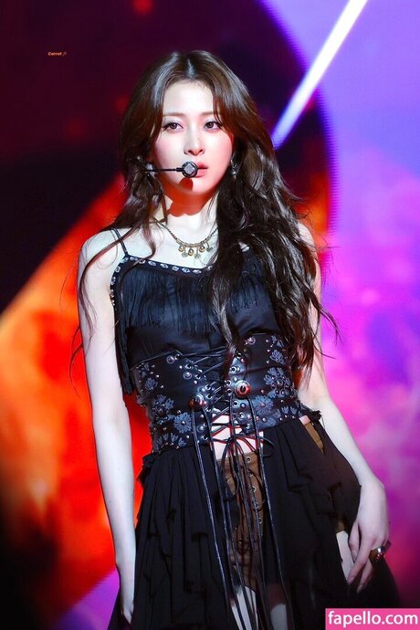 Huh Yunjin_ only fans pic