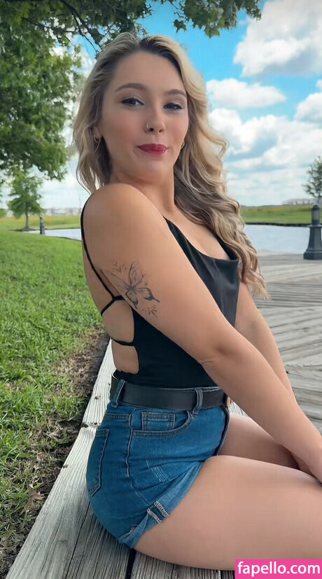 Kiara Louviere nude onlyfans leak