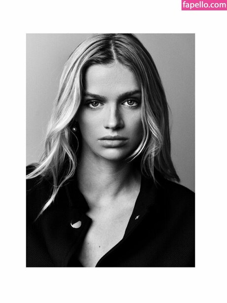 Sarah Hands onlyfans sexy