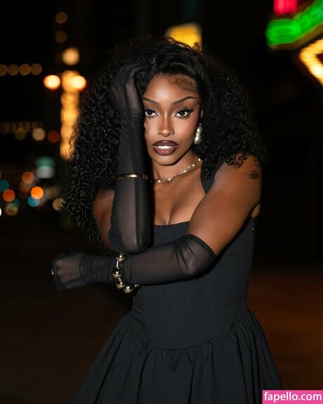 Coco Watson onlyfans model photos