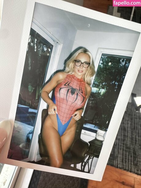 Shayna Holt onlyfans striptease