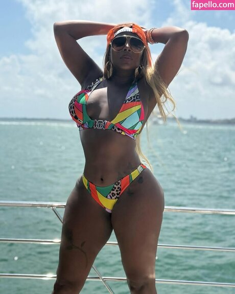 Mary J Blige onlyfans boobs