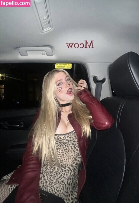 Clementine Vaughn onlyfans leaks.