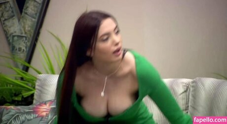 Elif Nur onlyfans striptease