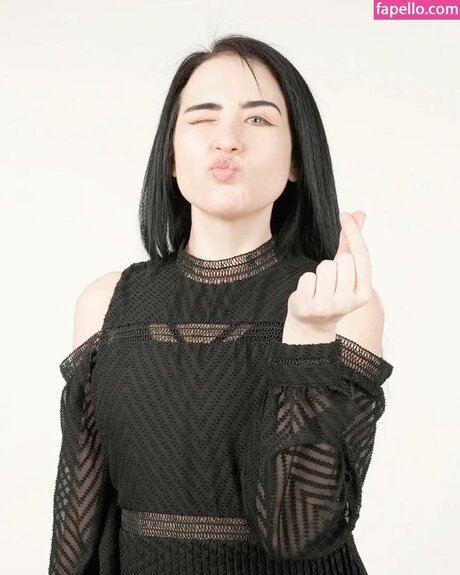 lesbian squirt onlyfans sex depiction