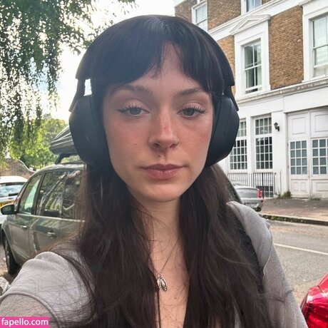 Holly Humberstone onlyfans free content