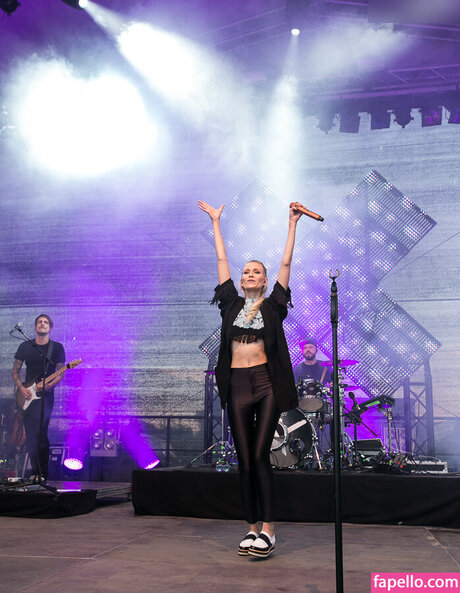 Carolin Niemczyk onlyfans keak