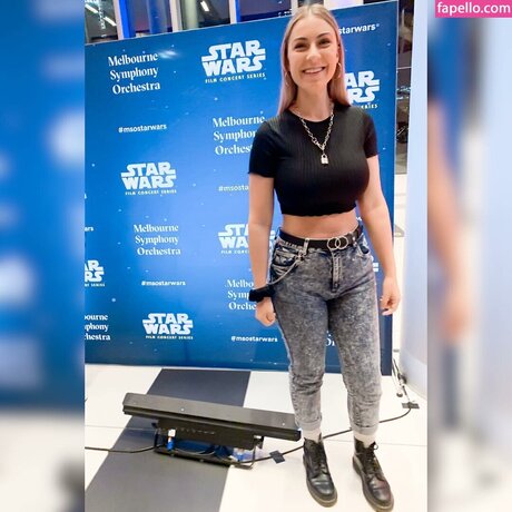 NicsandNacs onlyfans strip tease