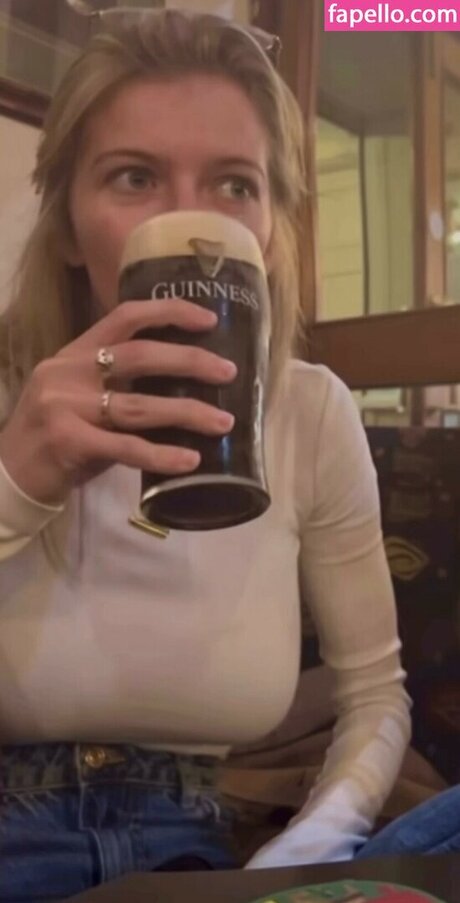 Zoe Clarke onlyfans porn leak