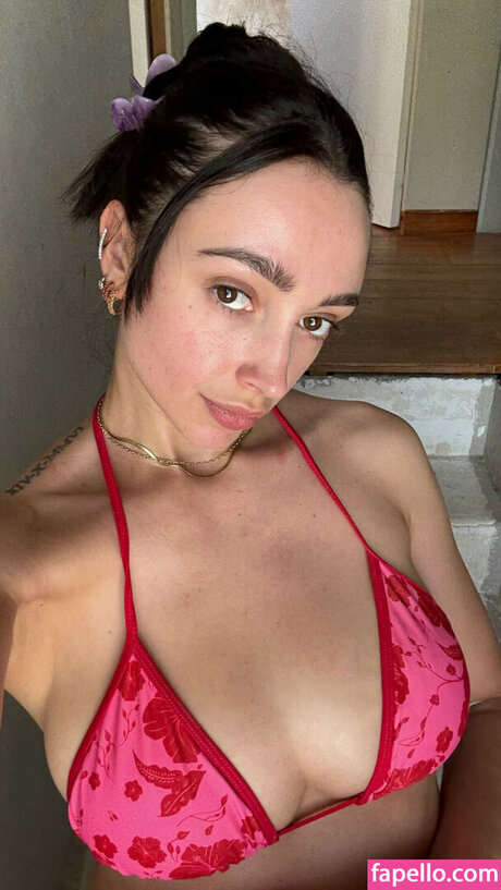 Josephine Lecar onlyfans striptease