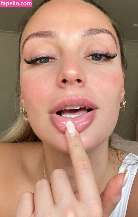 Pietra Consulin nude onlyfans