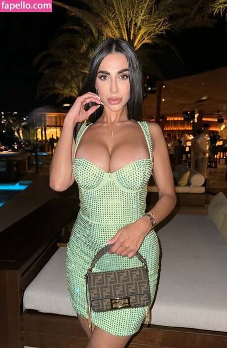 Sara Famurri onlyfans model