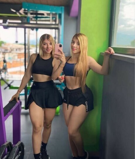 Gemelas Villada onlyfans picture