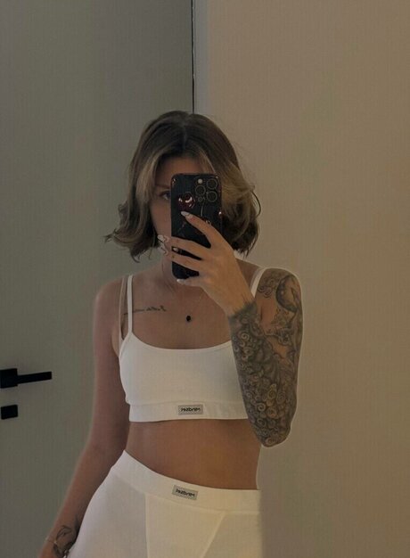 ant1pat1axd onlyfans boobs