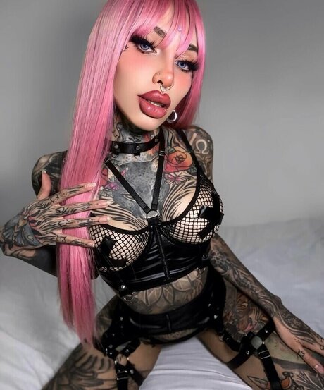 Divinajuventu only fans nude