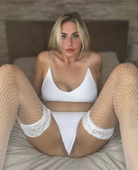 toxiccuteblonde25 onlyfans sexy