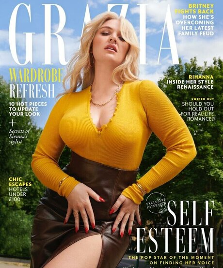 Rebecca Lucy Taylor Profile pic