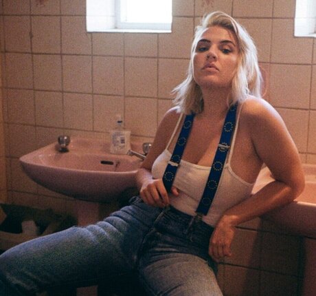 Rebecca Lucy Taylor only fans leaks