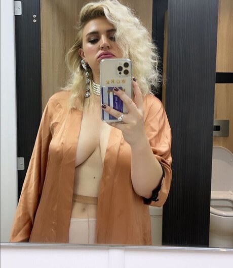 Rebecca Lucy Taylor leak only fans