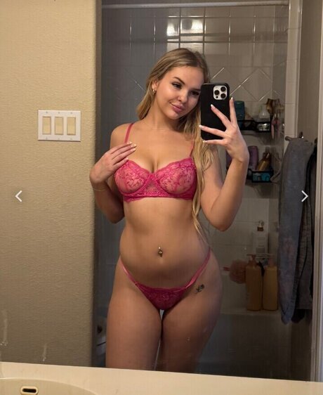 Anna Kewish nude on onlyfans