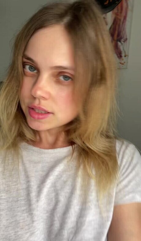 Velvet Tatti onlyfans strip