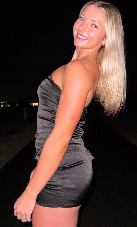 Meadow Eads onlyfans model photo