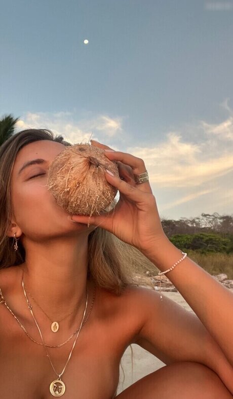 Pia Volckmann onlyfans tits