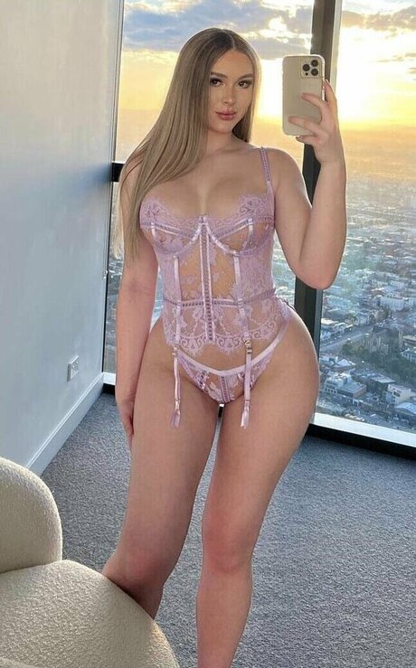 Maddy Fields onlyfans model
