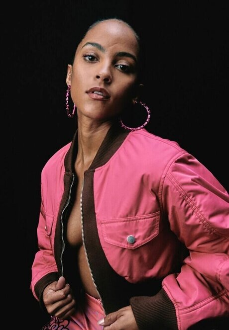 Lou Llobell tits onlyfans