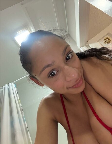 Tpnaomi onlyfans model images