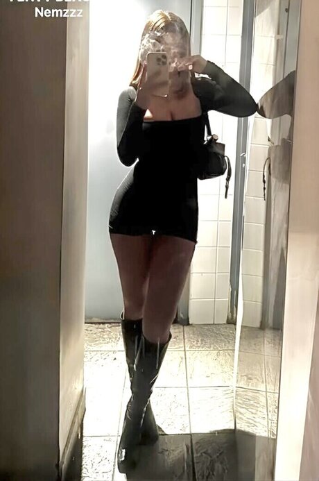 Darcey Garraway nude only fans