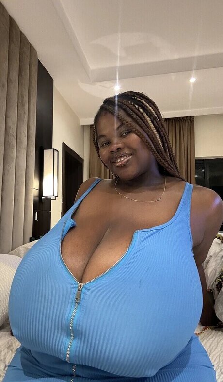 Queen Chi onlyfans leaks.