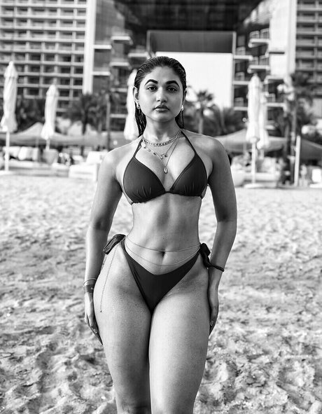 Soniya Singh Khatri onlyfans images