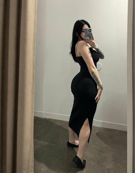 thick solo onlyfans top selfie