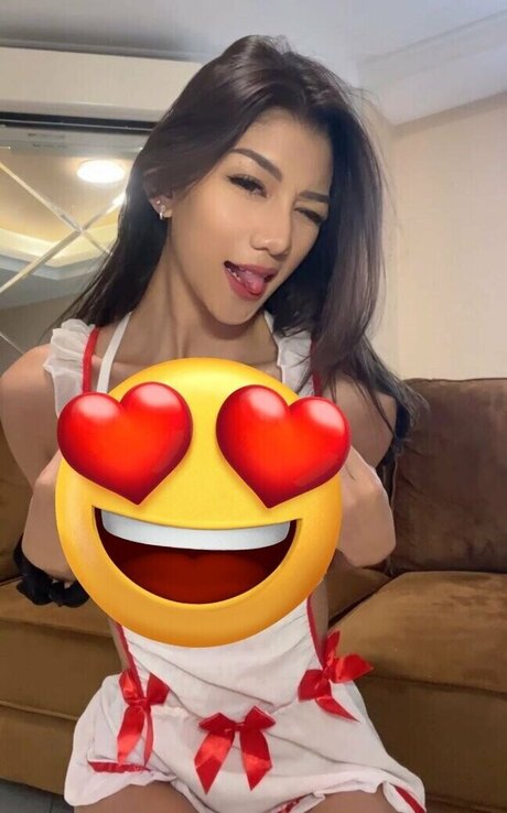 Shinta Khyuliang onlyfans strip tease