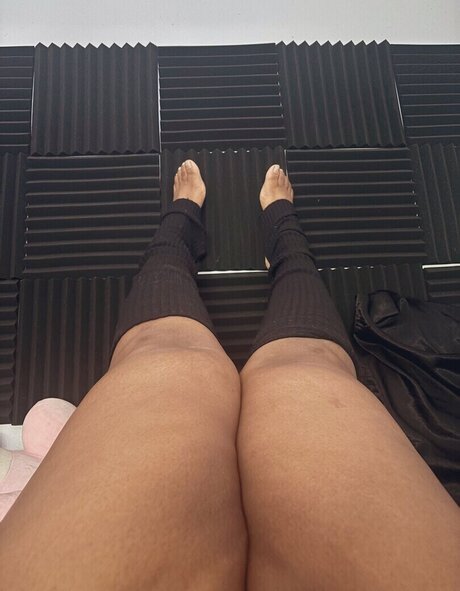 Uzuri Mia only fans sex