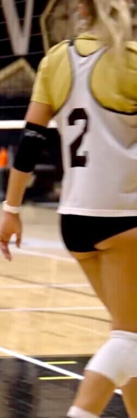 Taryn DeWese onlyfans strip tease