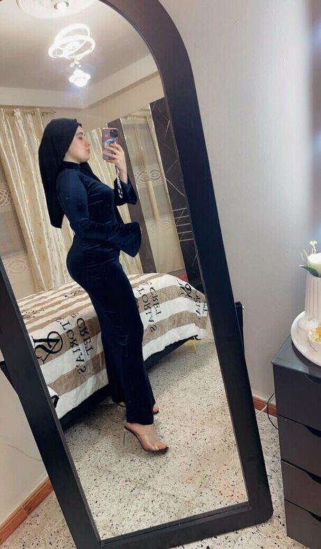 Dounia Stayfia onlyfans nude leaks