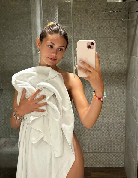 emilauri onlyfans sexy