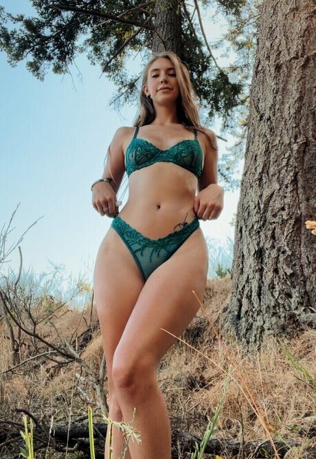 Emily Brooks onlyfans leaked