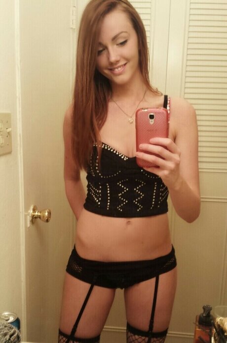 BrittanyCutie naked onlyfans leaks