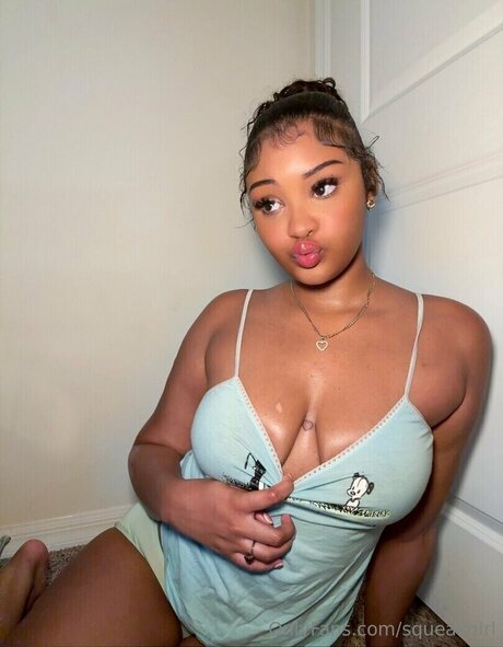 Squeak Girl onlyfans leaks.