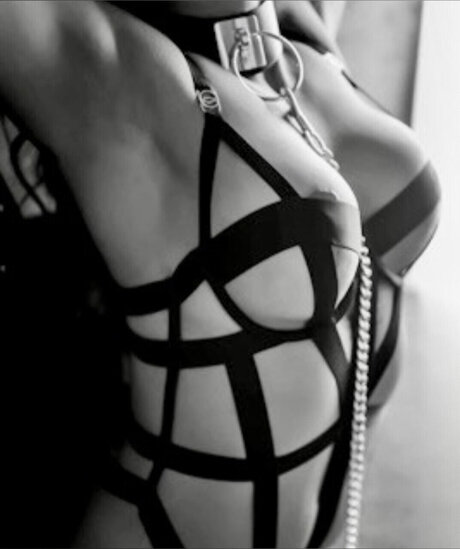 thathotwifenextdoor onlyfans leaks nude