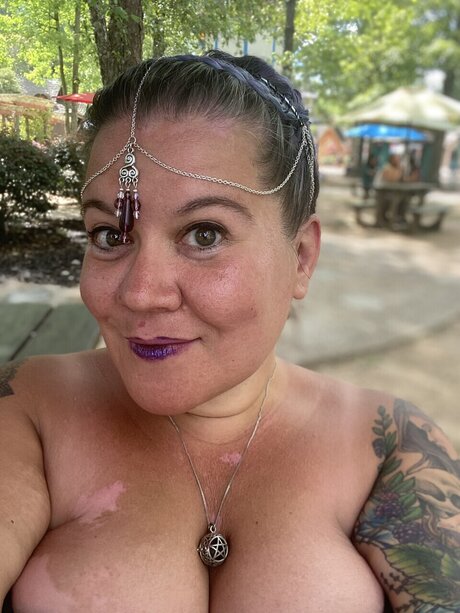 Vivian Sage onlyfans model photos